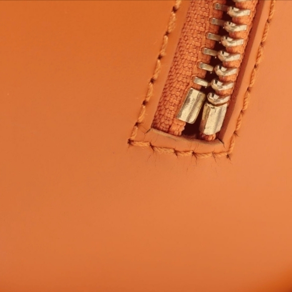 Authentic Louis Vuitton Epi Soufflot - Picture 7 of 14